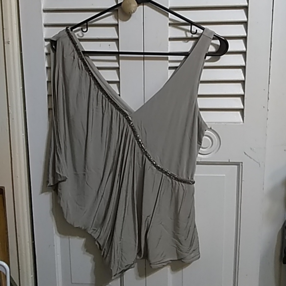 Guess shirt--NWT-SO Pretty